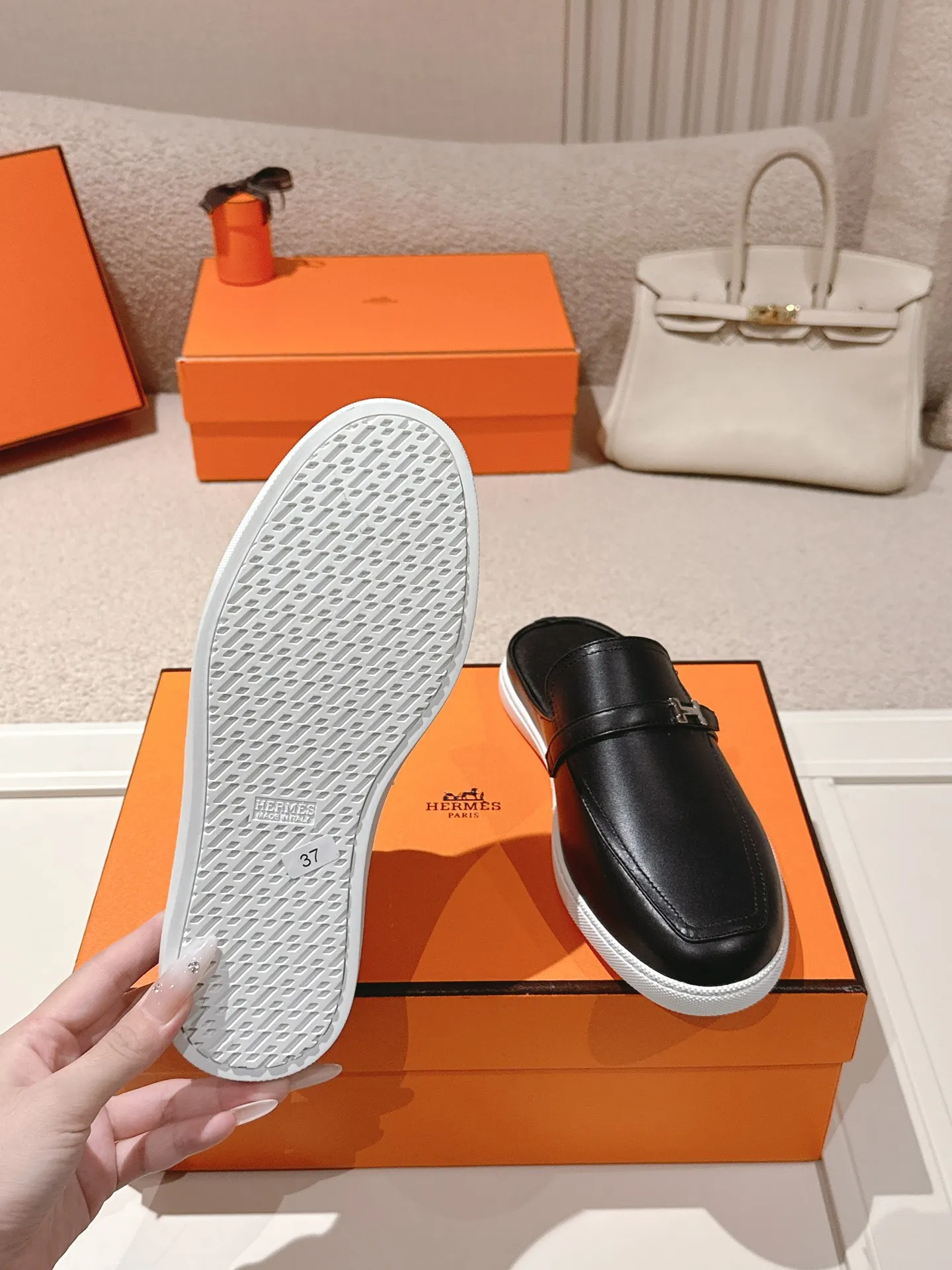 Men's men's shoes 💰560💰 Hermes 25ss new autumn and winter loafers, British retro design, classic and durable! Original reverse mold last, the ultimate 1:1 shape. Fabric: Cow suede/calfskin Lining: Imported sheepskin lining Outsole: Open-molded rubber sole Size: 35-45